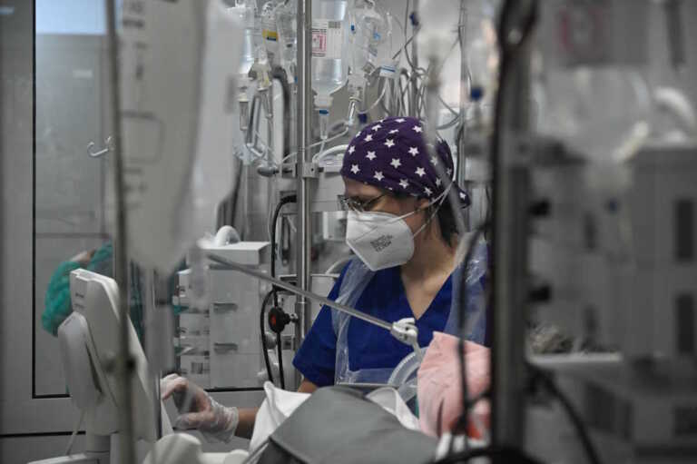Αγωνία για τη 42χρονη με μηνιγγίτιδα που νοσηλεύεται στο νοσοκομείο του Ρίου - Στο «μικροσκόπιο» όλες οι επαφές της