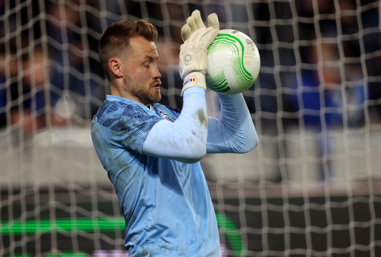 Soccer Football - Europa Conference League - Round of 16 - Second Leg - Club Brugge v Molde - Jan Breydel Stadium, Bruges, Belgium - March 14, 2024 Club Brugge's Simon Mignolet during the warm up before the match REUTERS