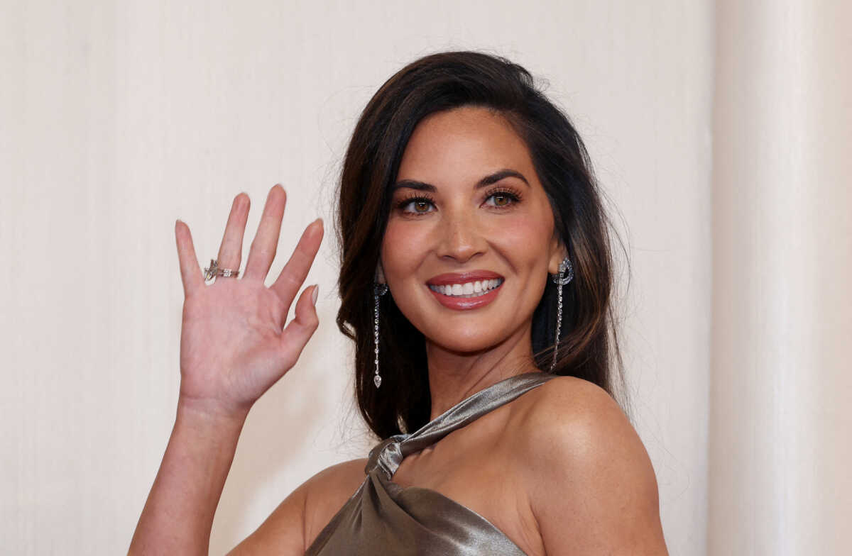 Η ηθοποιός Olivia Munn αποκάλυψε πως διαγνώστηκε με καρκίνο του μαστού