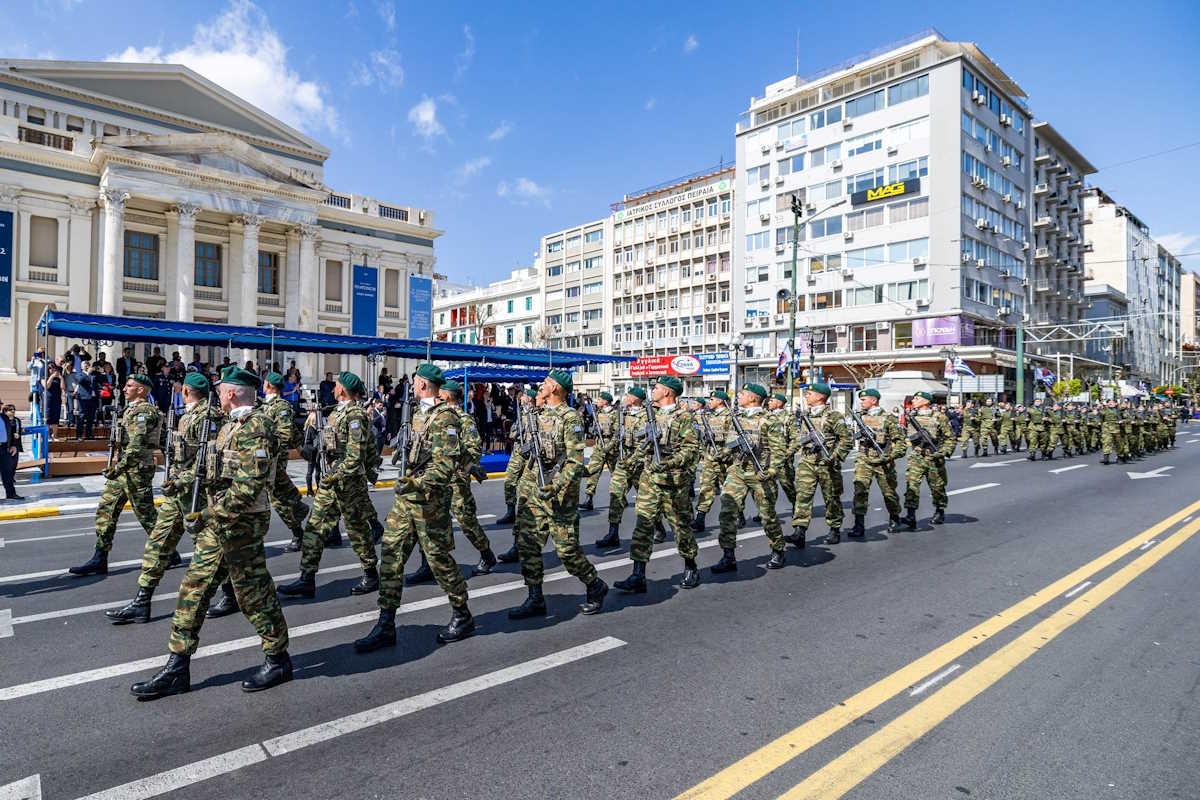 25η Μαρτίου – Πειραιάς: Με εθνική υπερηφάνεια ο εορτασμός της επετείου