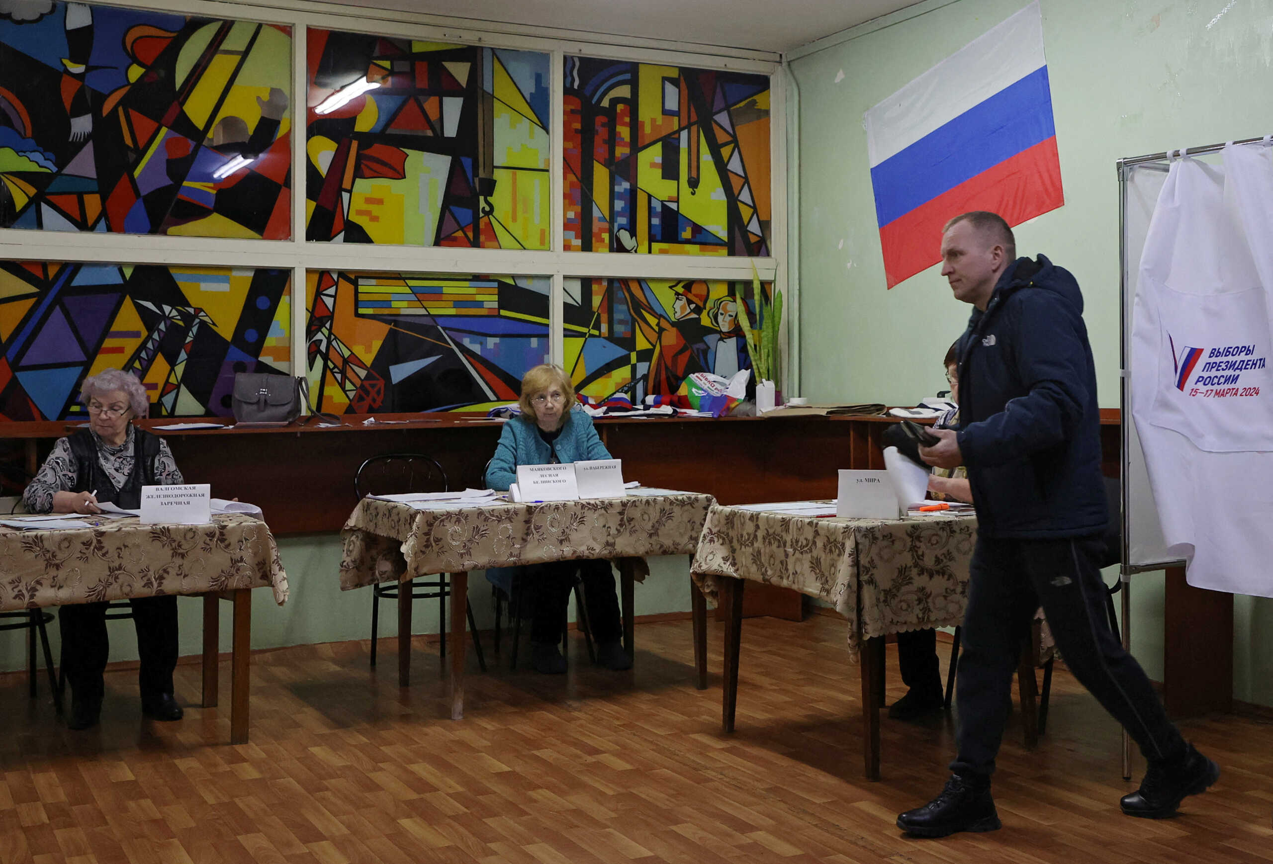 Ρωσία: Μολότοφ, εμπρησμοί και ακύρωση ψηφοδελτίων την πρώτη μέρα των προεδρικών εκλογών