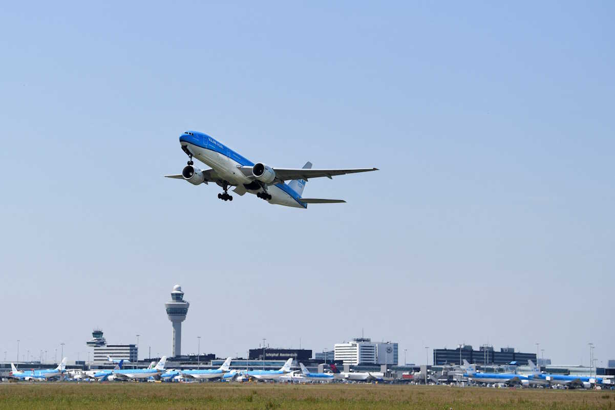 FILE PHOTO: An airplane takes off from Schiphol Airport in Amsterdam, Netherlands June 16, 2022. REUTERS