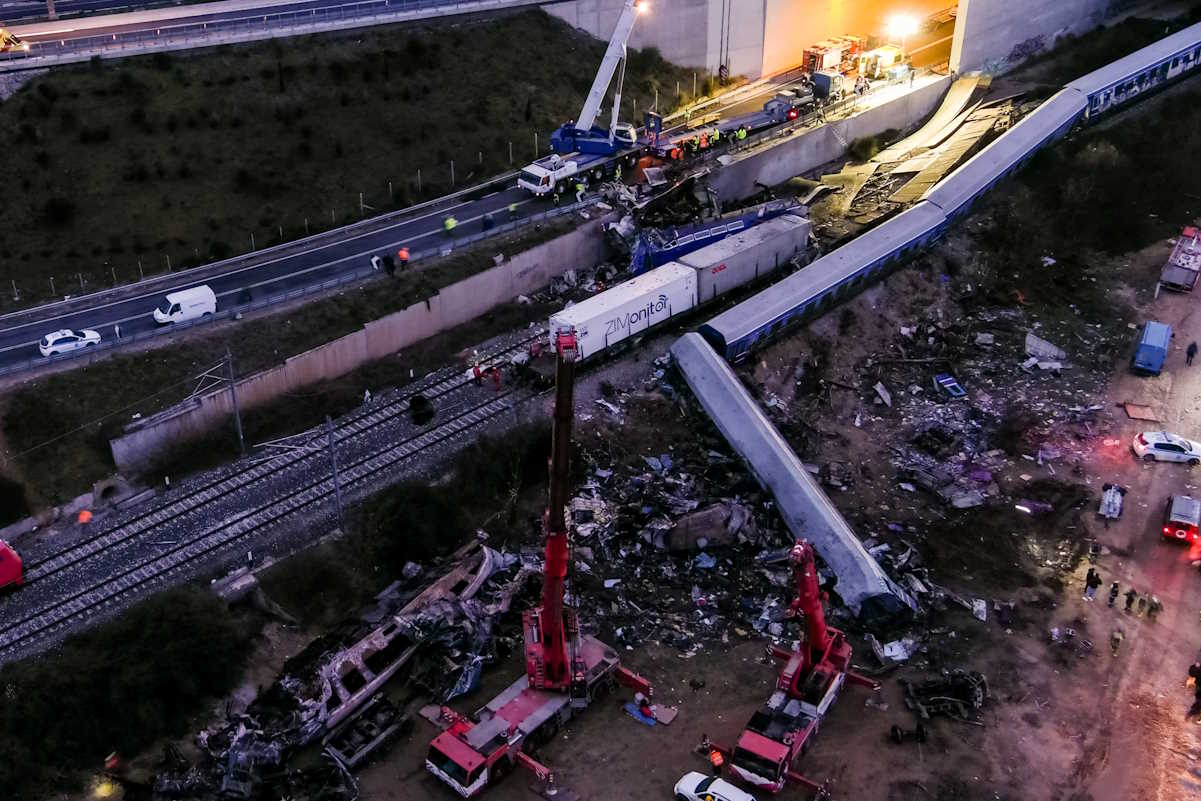 Συνεχίζονται οι έρευνες στο χώρο του πολύνεκρου σιδηροδρομικού δυστυχήματος στα Τέμπη .  Τετάρτη 1 Μαρτίου 2023 (ΒΑΣΙΛΗΣ ΒΕΡΒΕΡΙΔΗΣ