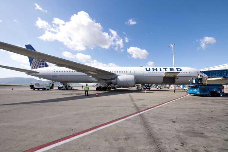 Boeing της United Airlines προσγειώθηκε και διαπιστώθηκε πως έλειπε κομμάτι της ατράκτου