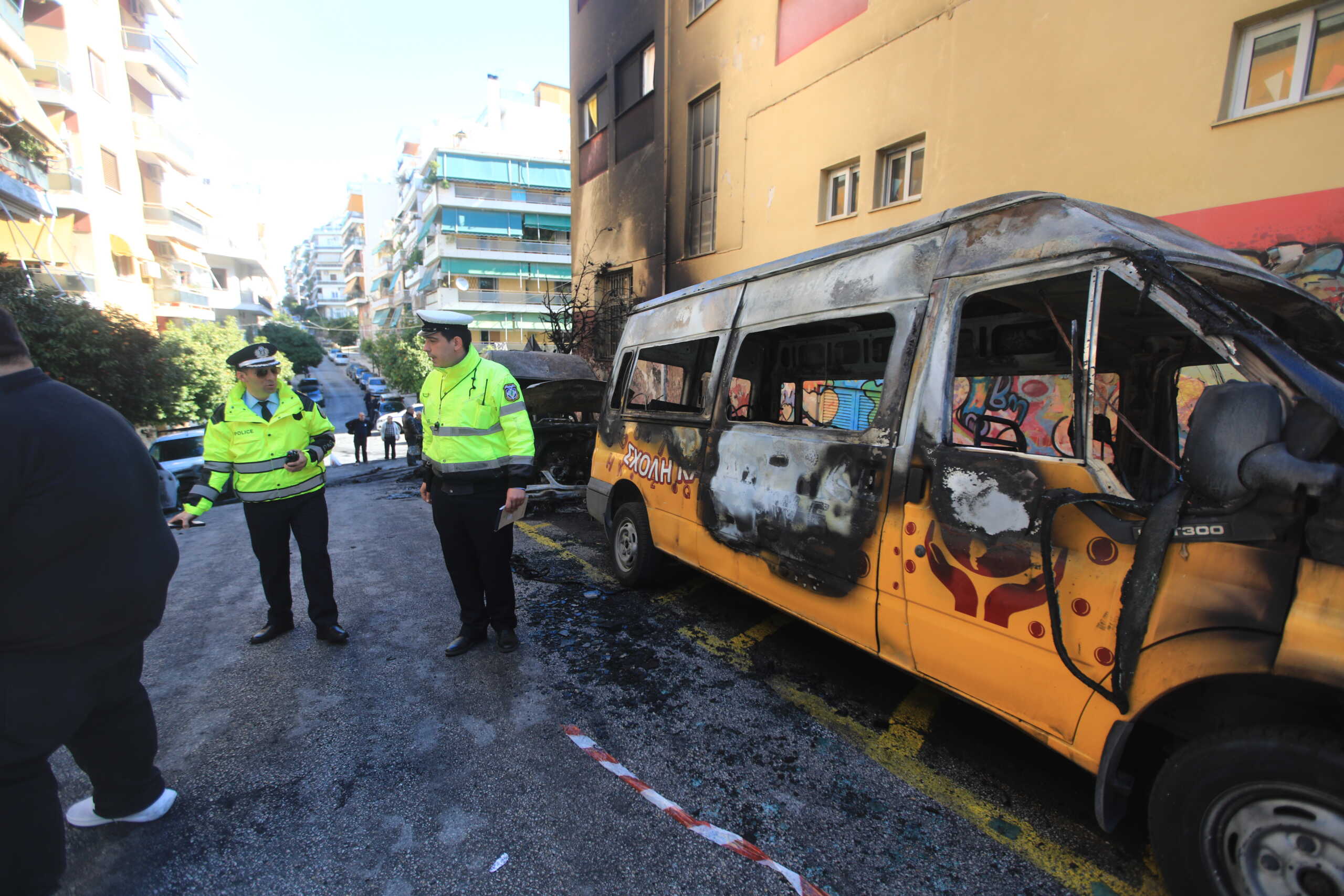 Ανάληψη ευθύνης για τα καμμένα σχολικά λεωφορεία στου Ζωγράφου