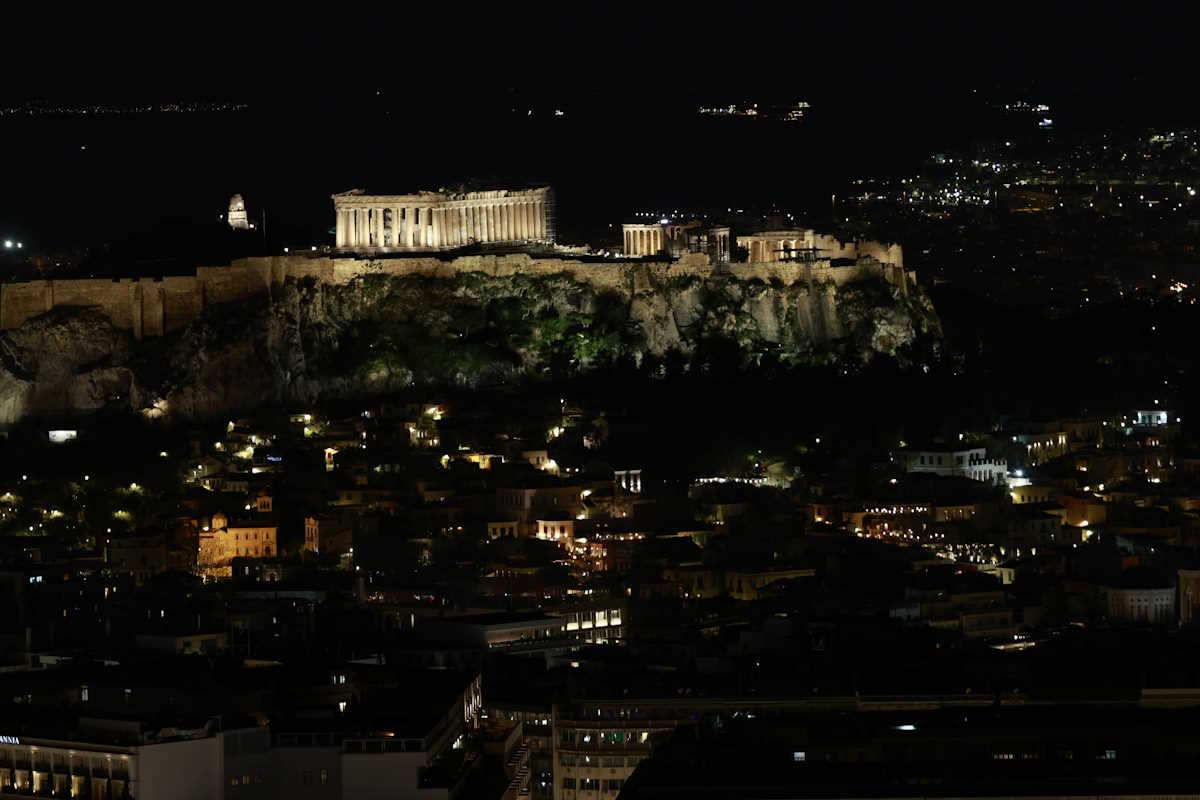 Ώρα της Γης, μια παγκόσμια δράση που γίνεται κάθε χρόνο  σβήνοντας τα φώτα για 1 ώρα σε σημαντικά σημεία της πόλης, με σκοπό την ευαισθητοποίηση των πολιτών σε θέματα που αφορούν το περιβάλλον..  Σάββατο 23 Μαρτίου 2024  (ΓΙΩΡΓΟΣ ΚΟΝΤΑΡΙΝΗΣ