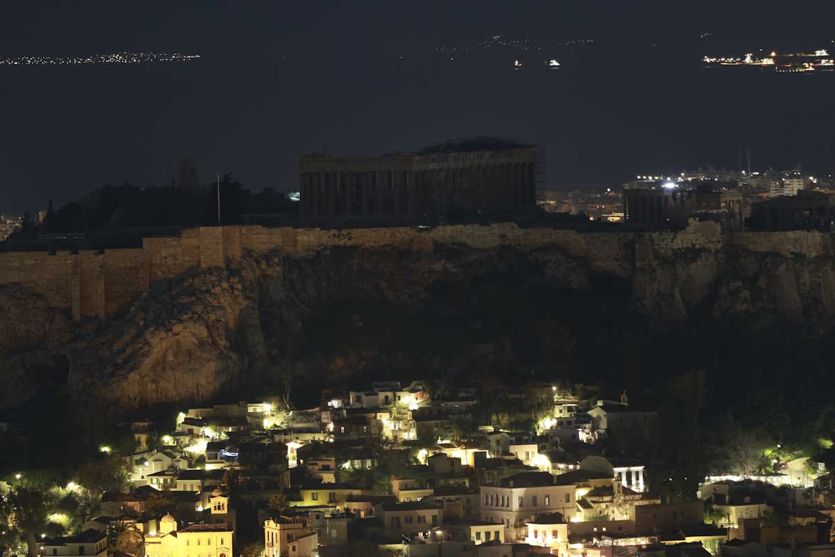 Ώρα της Γης 2024: Η Ακρόπολη στο σκοτάδι – «Εξαφανίστηκε» ο Ιερός Βράχος