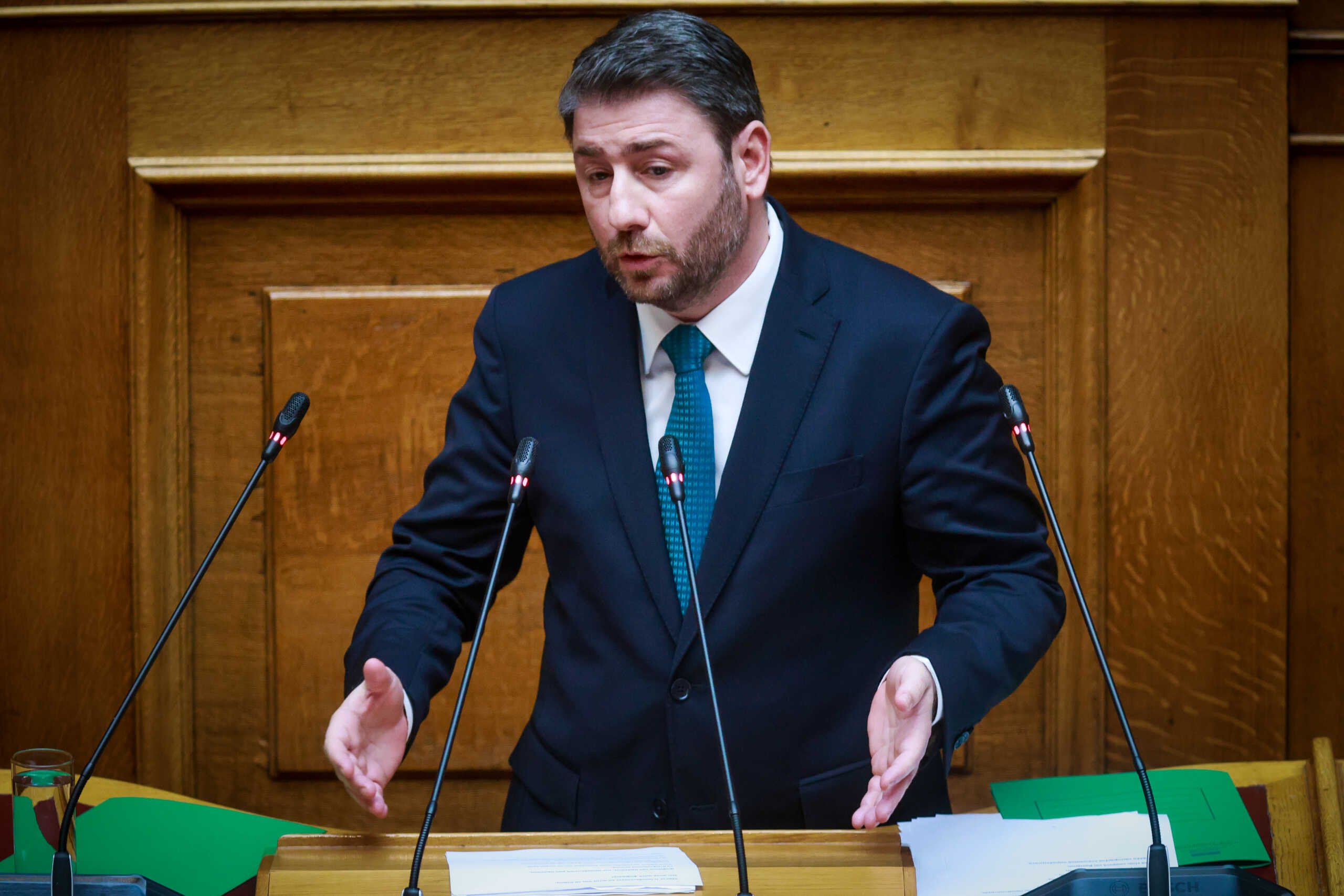 Ο Νίκος Ανδρουλάκης καλεί τα κόμματα του δημοκρατικού τόξου να καταθέσουν πρόταση δυσπιστίας