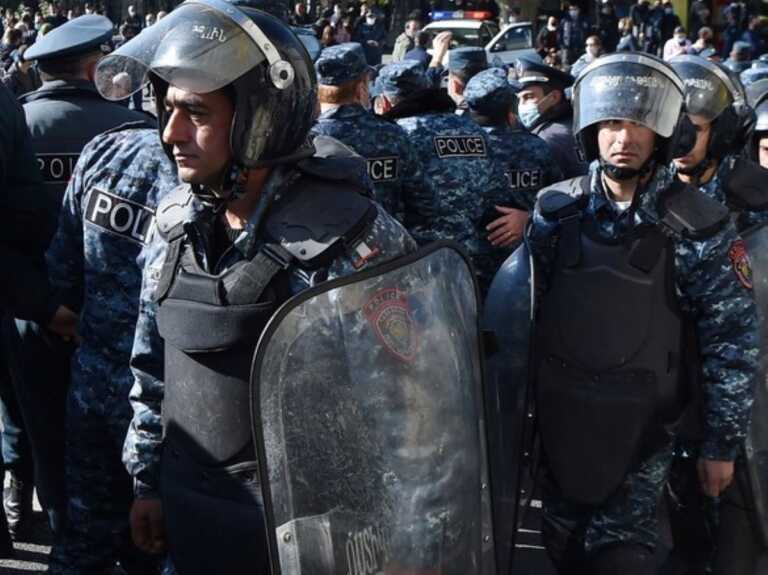 Επίθεση ενόπλων σε αστυνομικό τμήμα στο Γερεβάν της Αρμενίας