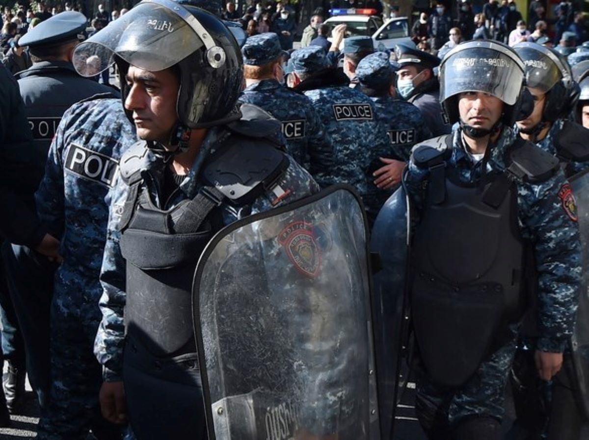 Αρμενία: Επίθεση ενόπλων σε αστυνομικό τμήμα στο Γερεβάν