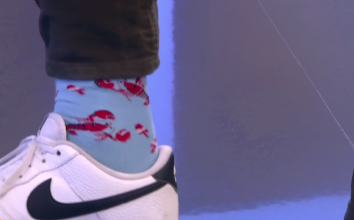 Τουρνέ Κασσελάκη στις εκπομπές του ΑΝΤ1 και οι ιδιαίτερες κάλτσες με τους αστακούς