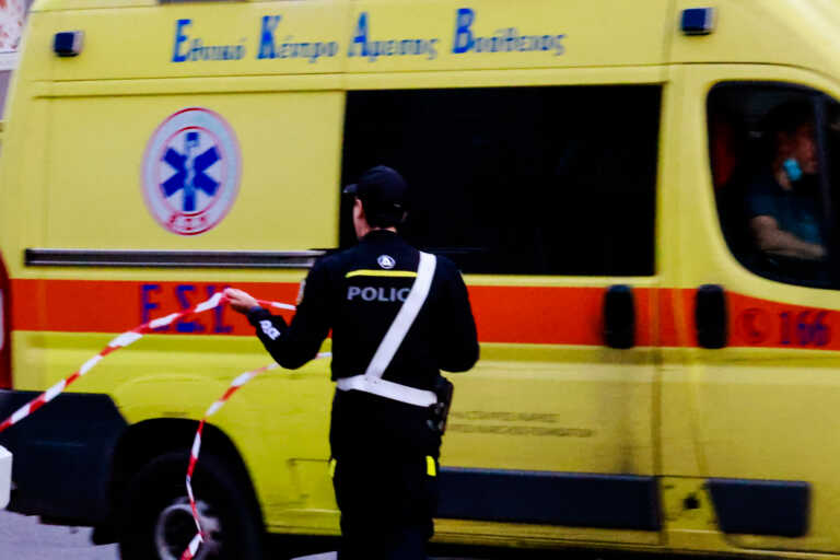 19χρονος έπεσε από τον τρίτο όροφο πολυκατοικίας στη Θεσσαλονίκη και νοσηλεύεται σε σοβαρή κατάσταση