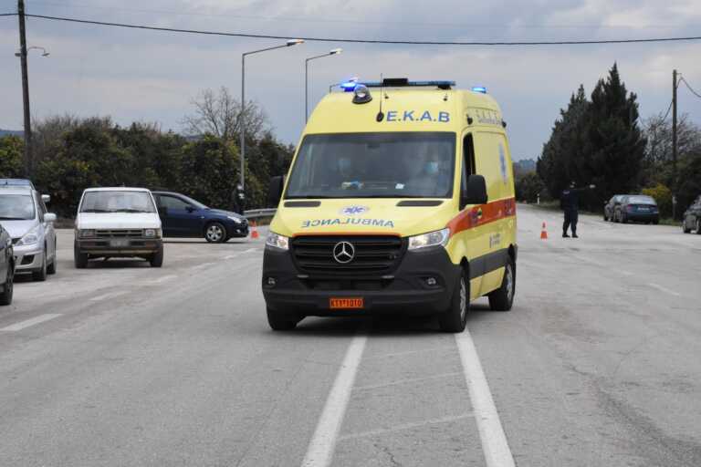 Αυτοκίνητο παρέσυρε και τραυμάτισε γυναίκα σε διασταύρωση της Λαμίας - Μεταφέρθηκε σε νοσοκομείο