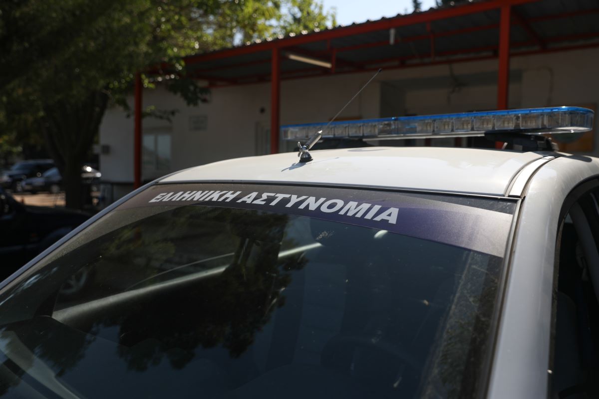 Συνελήφθη 19χρονος στη Θεσσαλονίκη με μαχαίρια, σιδερογροθιά και ασύρματο πομποδέκτη