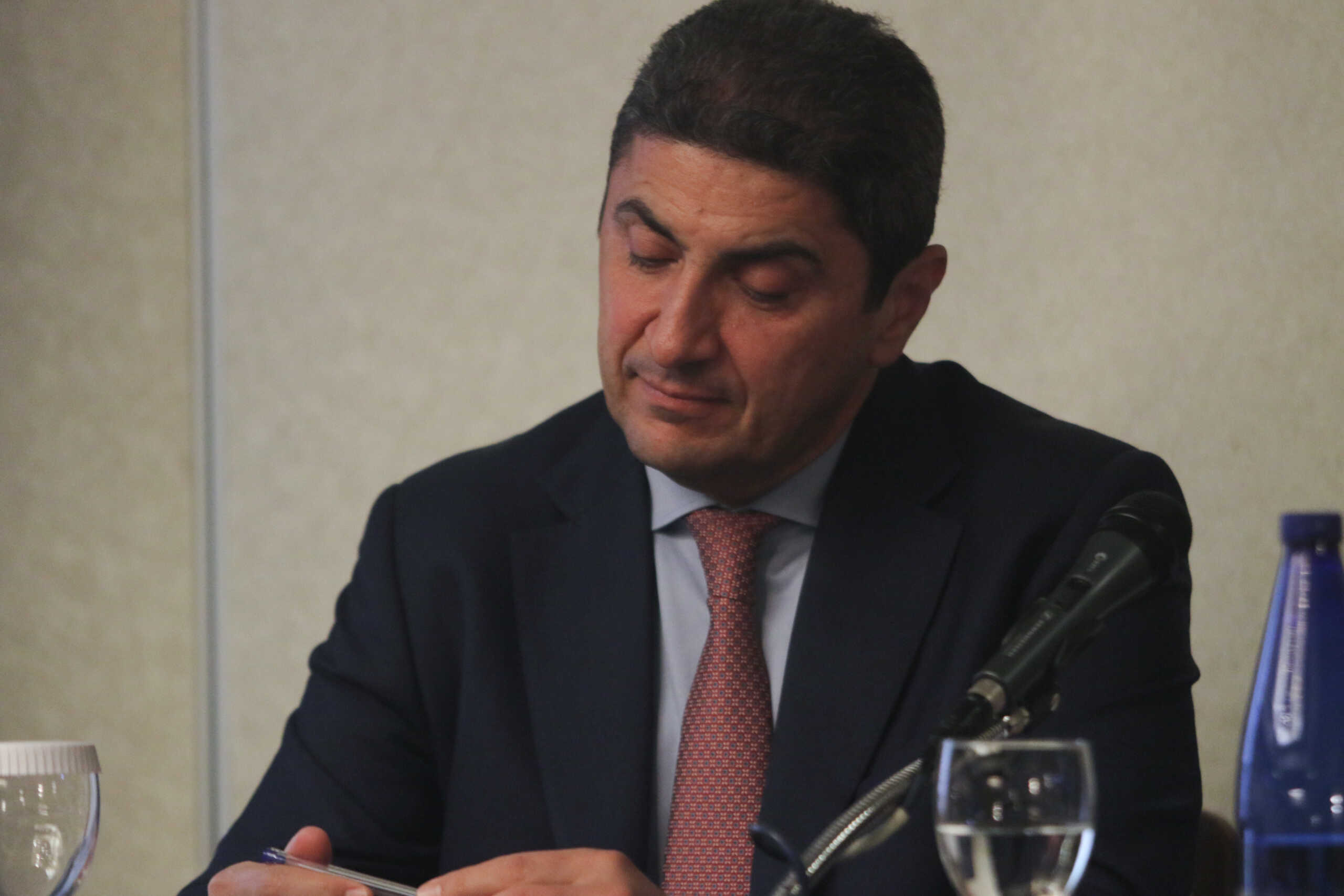 Το Ινστιτούτο Δημοκρατίας Κωνσταντίνος Καραμανλής, διοργανωσε  εκδήλωση, με θέμα Συνέπειες της κλιματικής κρίσης στην Πολιτική Προστασία, την Αγροτική Ανάπτυξη και τη Μετανάστευση
Ομιλητές:  Βασίλης Κικίλιας, Υπ. κλιματικής κρίσης Λευτέρης Αυγενάκης, Υπ. Αγροτικής Ανάπτυξης Σοφία Βούλτεψη, Υφ. Μετανάστευσης και ασύλου.ΦΩΤΟ ΧΡΗΣΤΟΣ ΜΠΟΝΗΣ