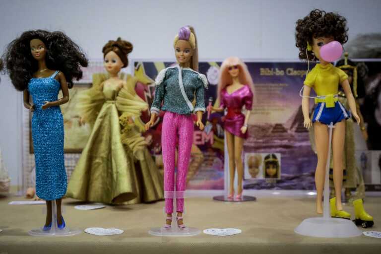 Χρόνια Πολλά Barbie: Η πιο διάσημη κούκλα γίνεται 65 ετών - Η ιστορία της και η ταινία που βάζει πλώρη για τα Όσκαρ