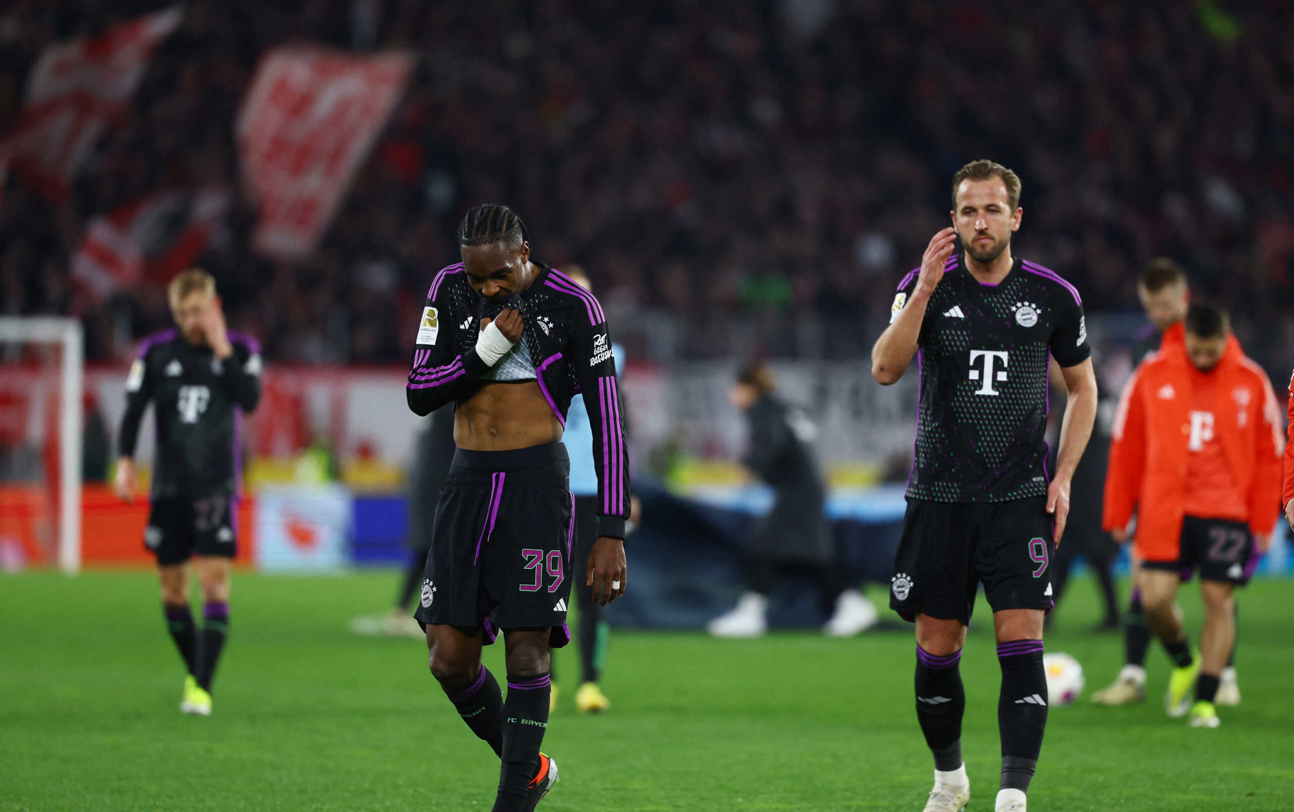 Soccer Football - Bundesliga - SC Freiburg v Bayern Munich - Europa Park Stadion, Freiburg, Germany - March 1, 2024 Bayern Munich's Mathys Tel and Harry Kane look dejected after the match REUTERS