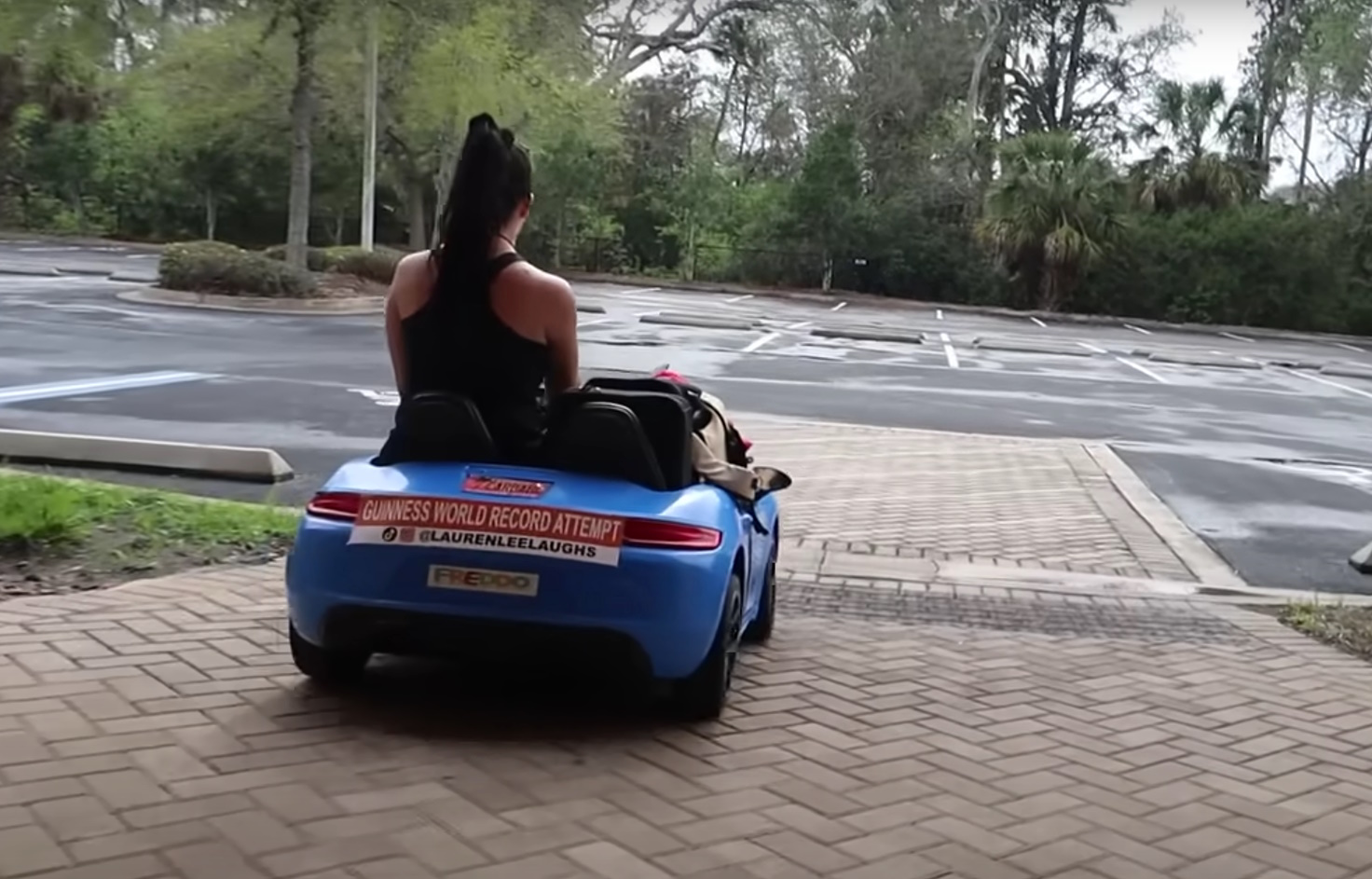 Φλόριντα: 804 χλμ με παιδικά αυτοκίνητα διανύουν δυο γυναίκες για να κάνουν ρεκόρ Γκίνες