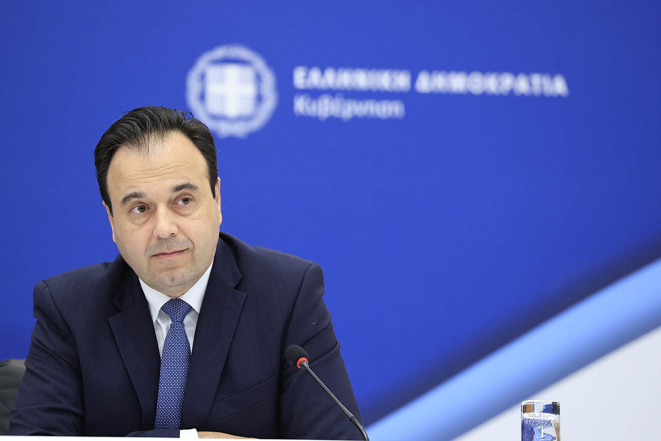 Δηλώσεις από τον υπουργό Ψηφιακής Διακυβέρνησης Δημήτρη Παπαστεργίου και τον Αναπληρωτή υπουργό Αθλητισμού Γιάννη Βρούτση σχετικά με την επανέναρξη παρουσίας θεατών και διάθεσης εισιτηρίων σε αγώνες ποδοσφαίρου, αλλά και τη λήψη μέτρων για την αποτροπή και αντιμετώπιση παραβατικών συμπεριφορών στο πλαίσιο αθλητικών συναντήσεων, Τετάρτη 7 Φεβρουαρίου 2024.
(ΓΙΩΡΓΟΣ ΚΟΝΤΑΡΙΝΗΣ
