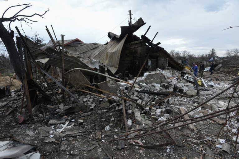 Νέοι ρωσικοί βομβαρδισμοί στο Ντόνετσκ - Τουλάχιστον 2 νεκροί
