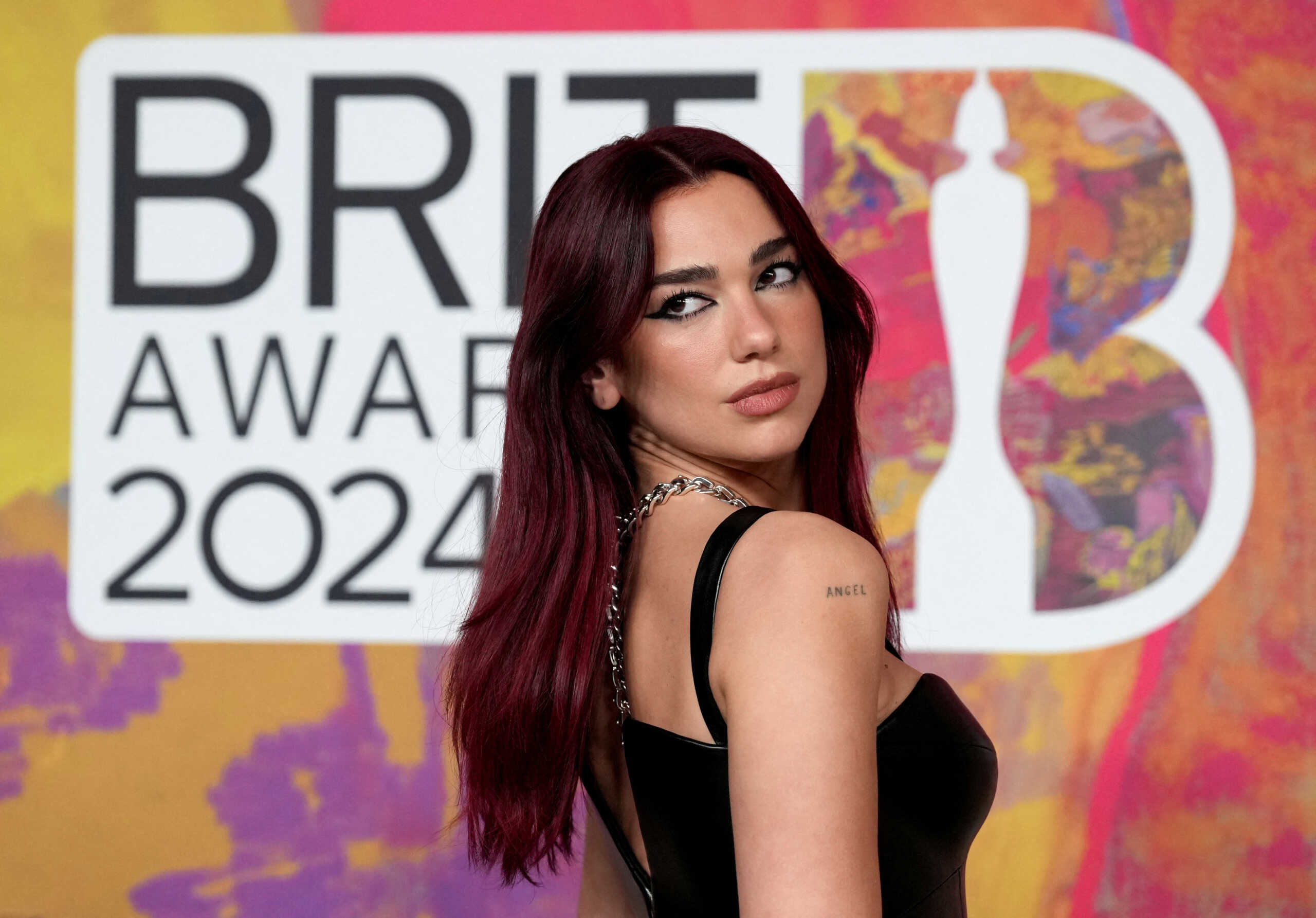 Η Dua Lipa έγινε «Άριελ»: Πρέπει να βουτήξεις σε βαθιά νερά για να βρεις τον εαυτό σου