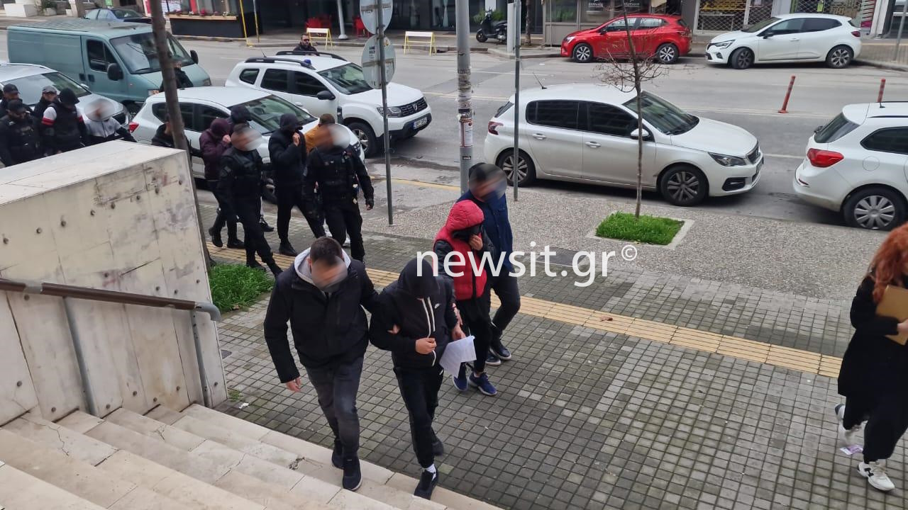 Θεσσαλονίκη: Στον εισαγγελέα 9 από τους συλληφθέντες της ομοφοβικής επίθεσης στην πλατεία Αριστοτέλους