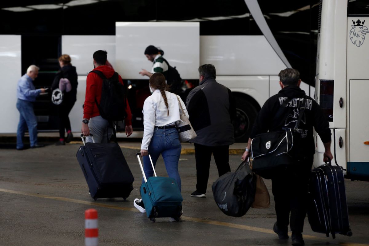 Τριήμερο Καθαράς Δευτέρας: Ξεκίνησε η έξοδος των εκδρομέων – Γεμάτα τα λεωφορεία για Πάτρα