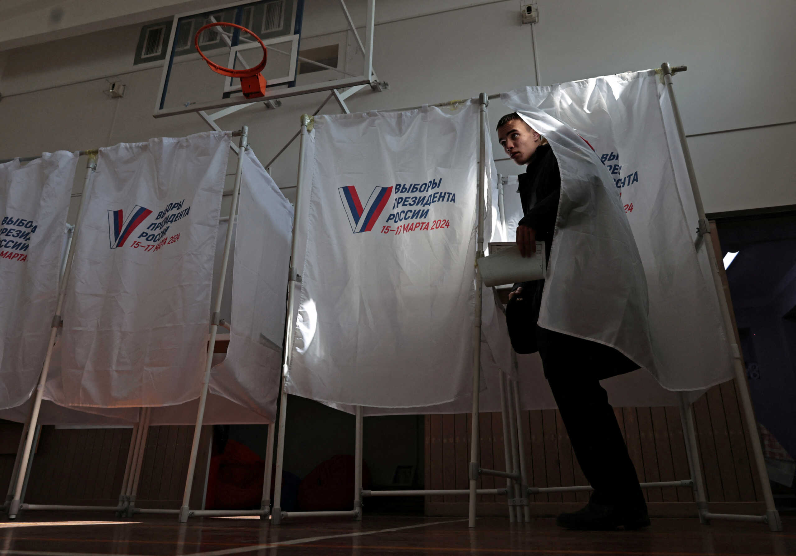 A cadet of the Makarov Pacific Higher Naval School leaves a voting booth at a polling station during the presidential election in the far eastern city of Vladivostok, Russia, March 15, 2024. REUTERS