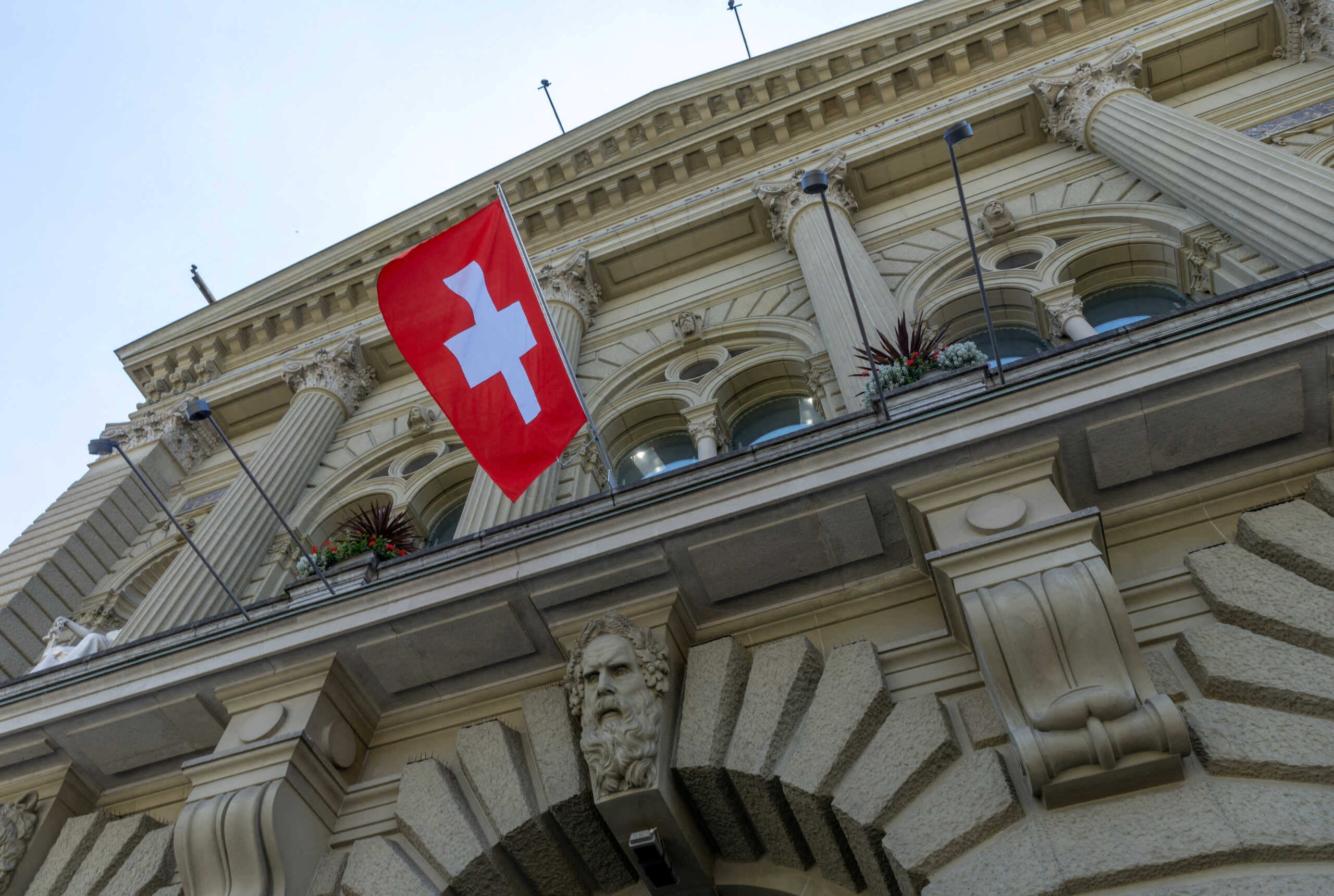 FILE PHOTO: The Swiss flag is seen on the Swiss Parliament house (Bundeshaus) in Bern, Switzerland, June 15, 2023.  REUTERS