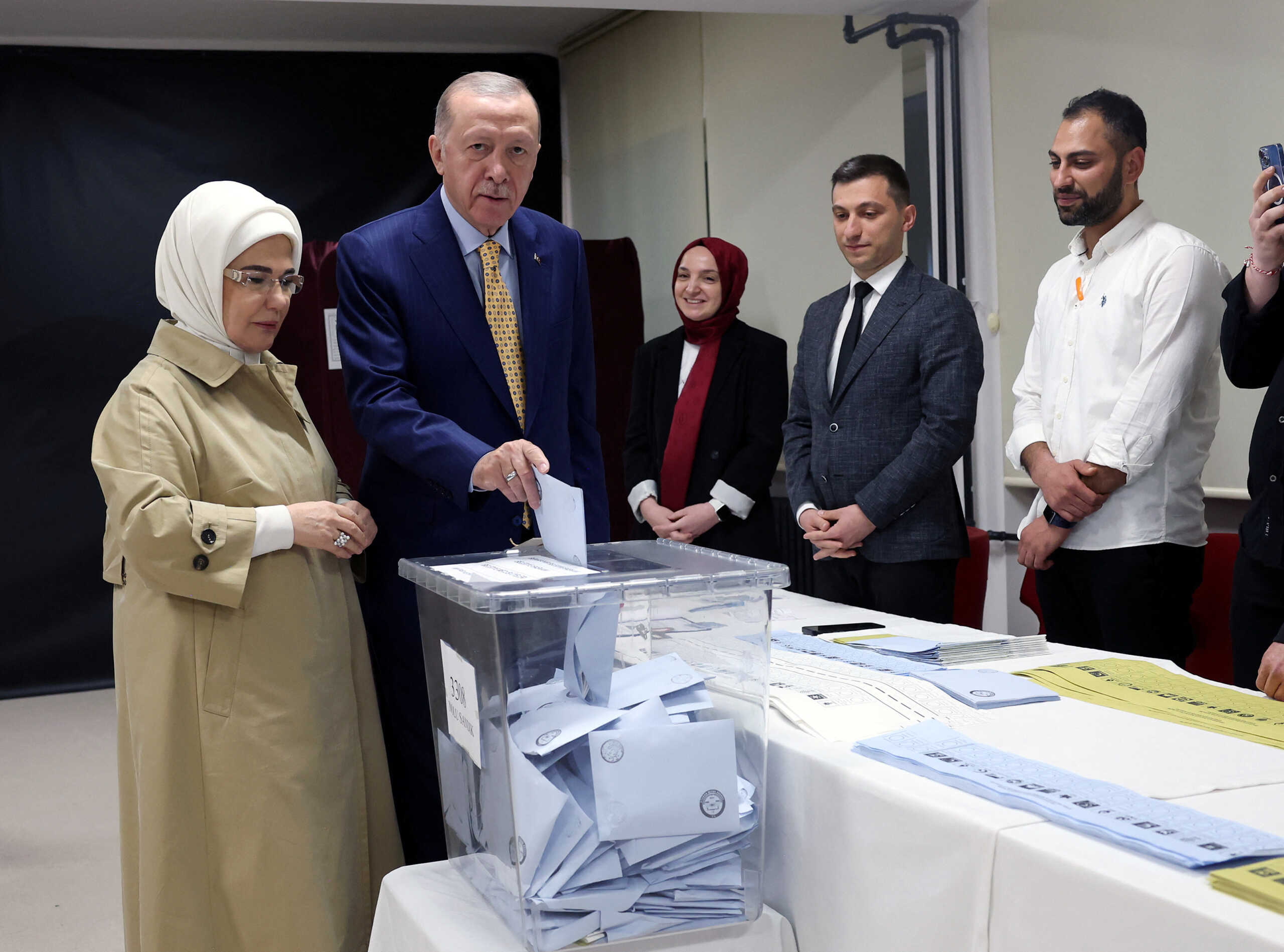Turkish President Tayyip Erdogan and his wife Emine Erdogan cast their ballots at a polling station during the local elections in Istanbul, Turkey March 31, 2024. Murat Kulu