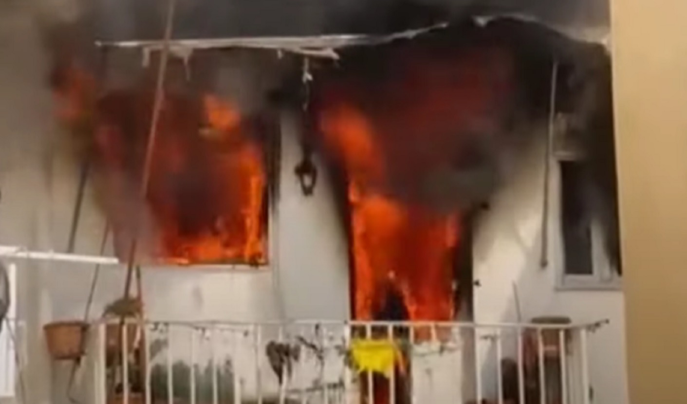 Σύρος: Φωτιά σε σπίτι στην Ερμούπολη, στο νοσοκομείο μια ηλικιωμένη γυναίκα