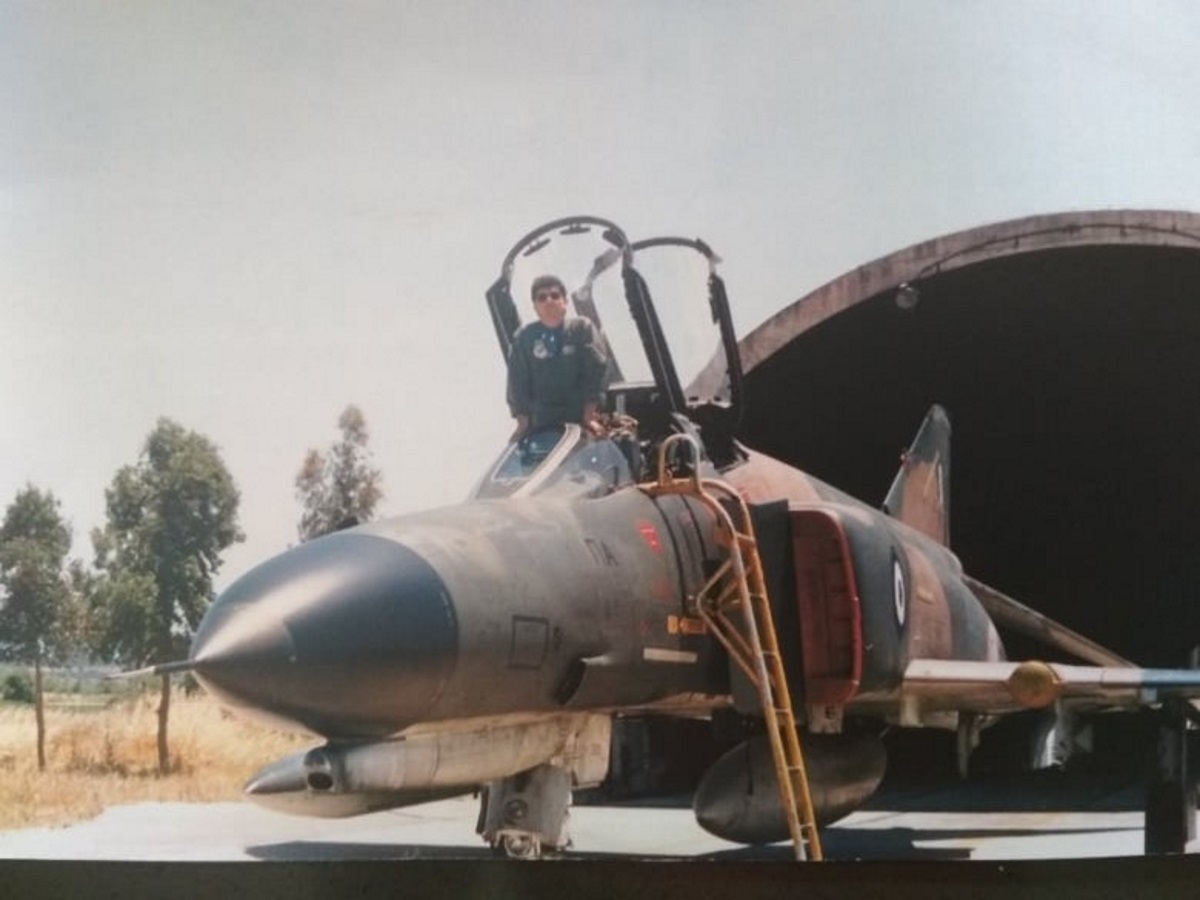 Ο αντιπτέραρχος ε.α. Κωνσταντίνος Ιατρίδης περιγράφει πώς κατάφερε να σωθεί πριν από 40 χρόνια από πτώση Phantom F-4