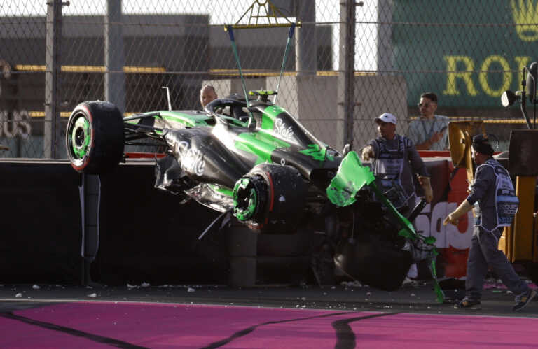 Τρομακτικό ατύχημα στην Formula 1! Μονοθέσιο βγήκε από την πορεία του και καρφώθηκε στις προστατευτικές μπαριέρες