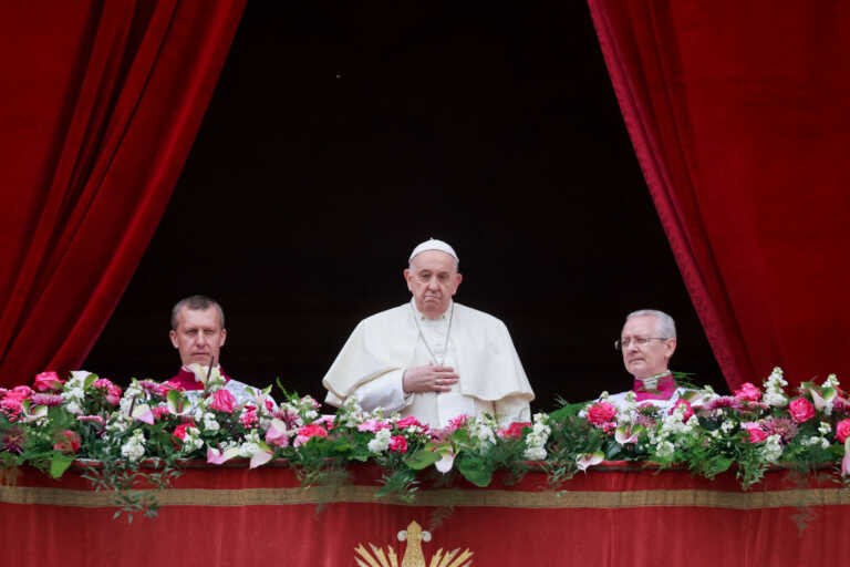 Μήνυμα έκκλησης υπέρ της ειρήνης για το Καθολικό Πάσχα από τον πάπα Φραγκίσκο στο Βατικανό