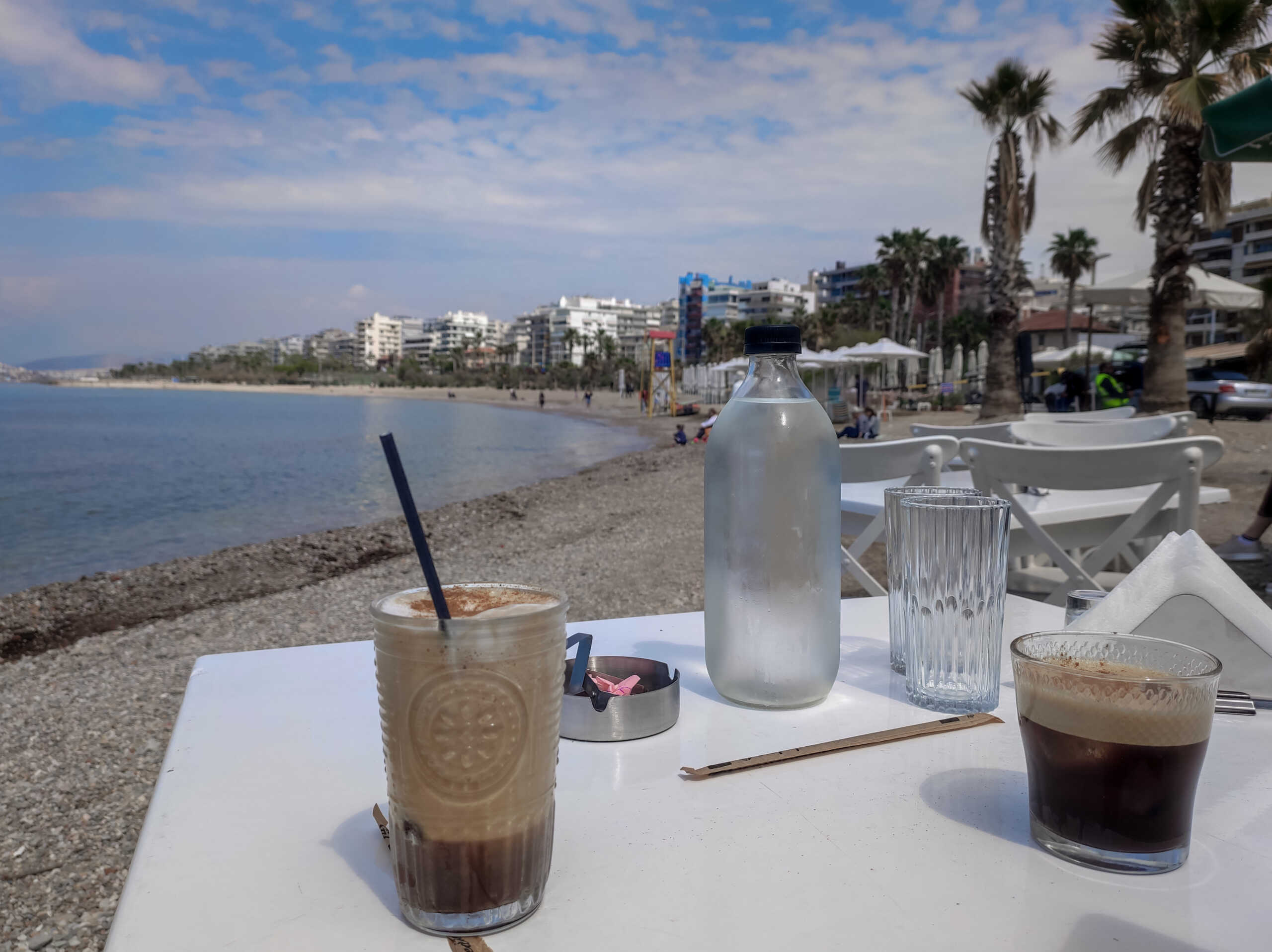 ΚΑΦΕΔΑΚΙ ΣΤΗ ΠΑΡΑΛΙΑ ΦΛΟΙΣΒΟΥ (ΓΙΑΝΝΗΣ ΠΑΝΑΓΟΠΟΥΛΟΣ