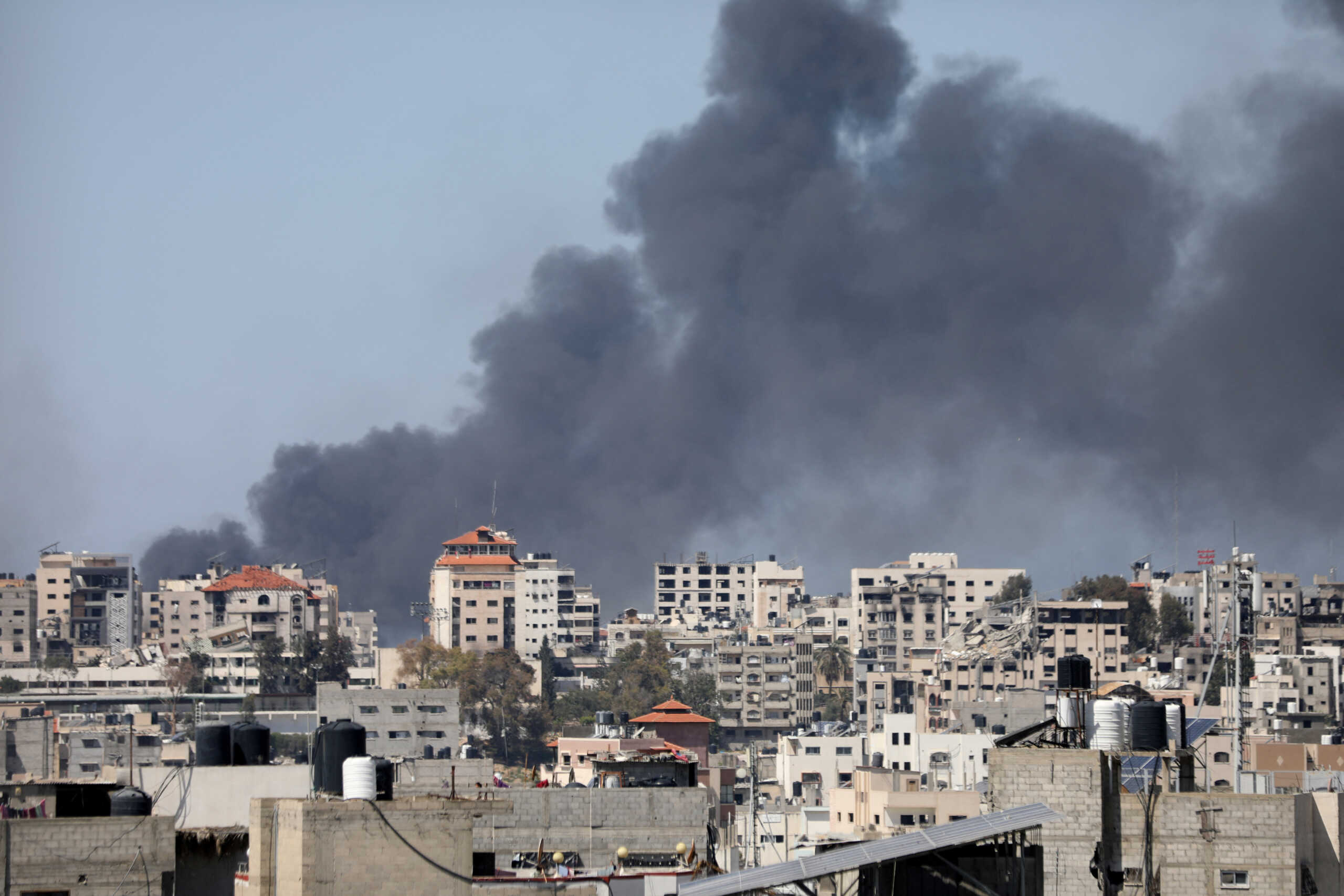 Το Ισραήλ περικύκλωσε το νοσοκομείο Νάσερ, υποστηρίζει η Χαμάς