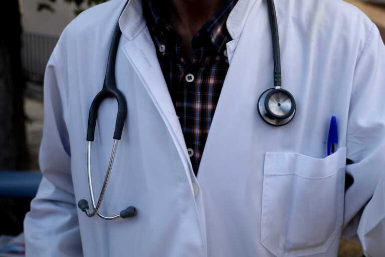 Ο ΙΣΑ ζητάει ιδιώτες γιατροί να παρέχουν τις ιατρικές τους υπηρεσίες στα νοσοκομεία του ΕΣΥ