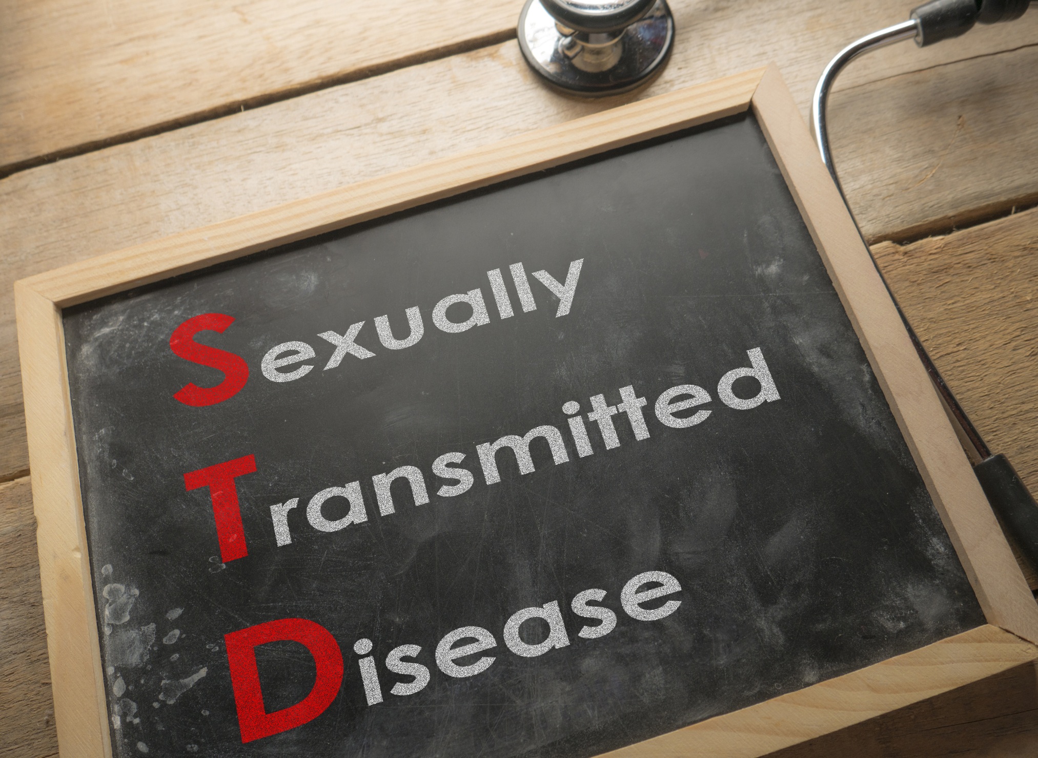 Αυξήθηκαν ξανά τα σεξουαλικώς μεταδιδόμενα νοσήματα: Ανησυχία για σύφιλη, χλαμύδια, γονόρροια