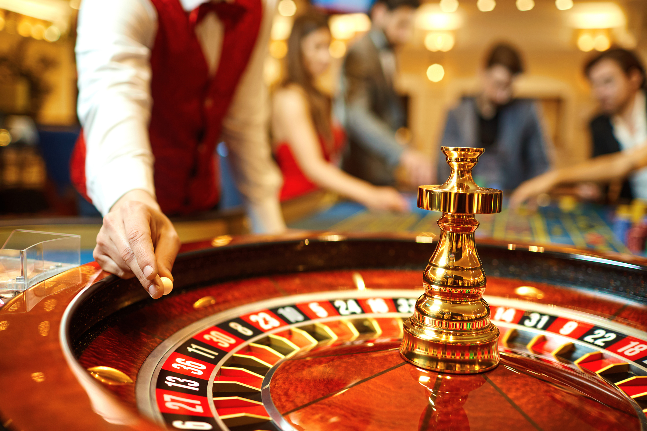 Τυχερά παιχνίδια: Αλματώδης αύξηση σε βάθος 10ετίας – «Kαθίζηση» για τα επίγεια καζίνο
