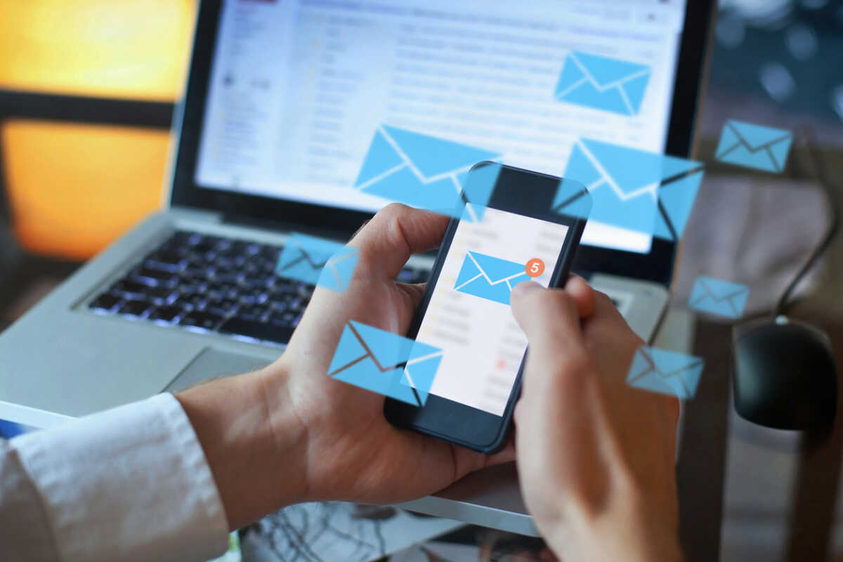 ΑΑΔΕ: 380.000 αποστολές email για τη διασύνδεση των POS με τις ταμειακές