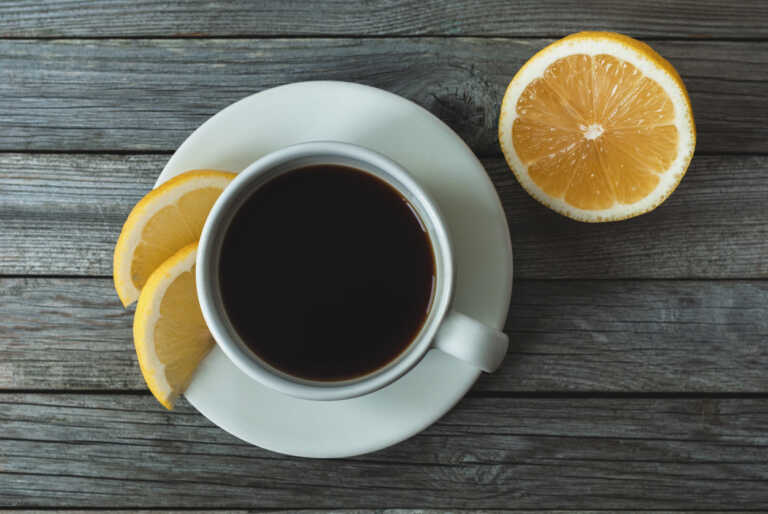 Καφές με λεμόνι: Είναι αυτό το μυστικό για να αδυνατίσετε;