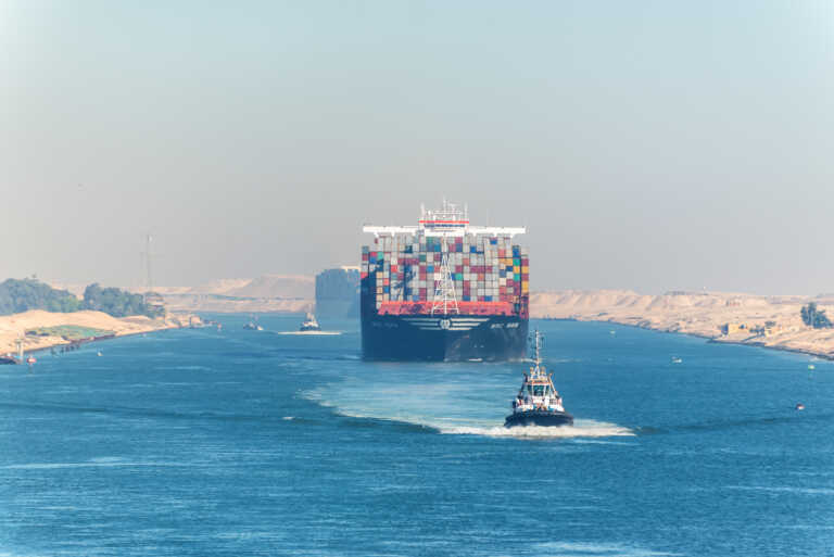 Kρίση στην Ερυθρά Θάλασσα: Νέα μείωση στις διελεύσεις εμπορικών πλοίων μετά από ελαφρά σταθεροποίηση