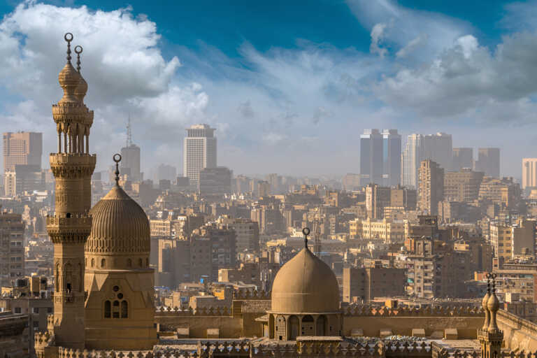 SOS για την Αίγυπτο: Εισρέουν πάνω από 50 δισ. δολάρια για την οικονομική διάσωση της