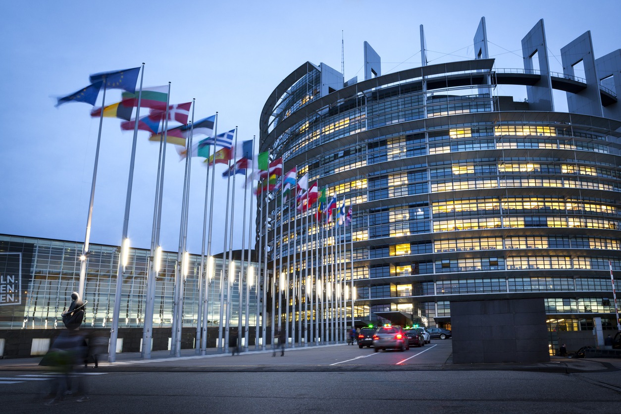 Ευρωπαϊκή Επιτροπή: 500 εκατ. ευρώ για την αύξηση παραγωγής πυρομαχικών