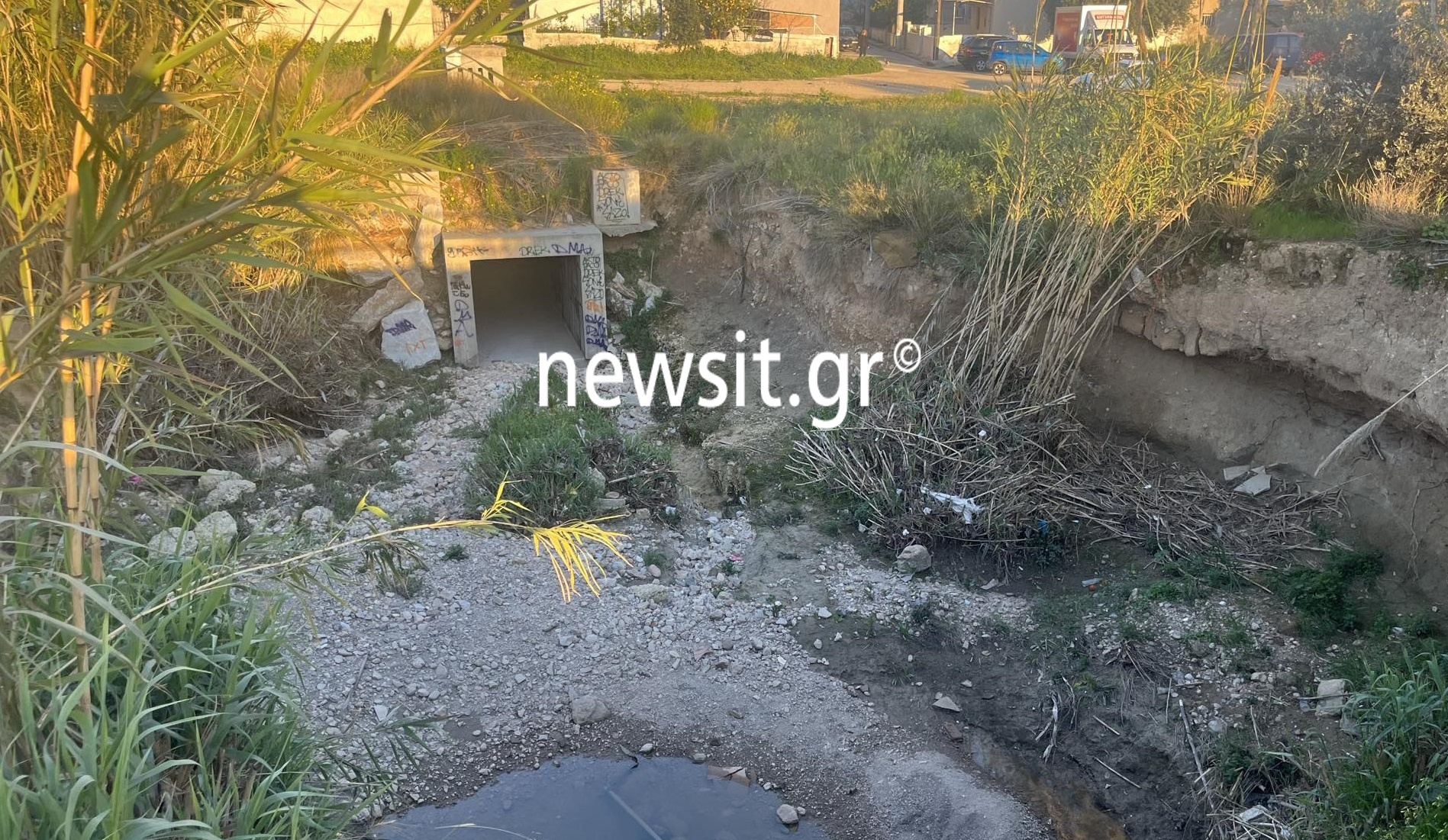 Πτώμα βρέθηκε σε ρέμα στο Ίλιον – Οι αρχές εικάζουν αυτοκτονία
