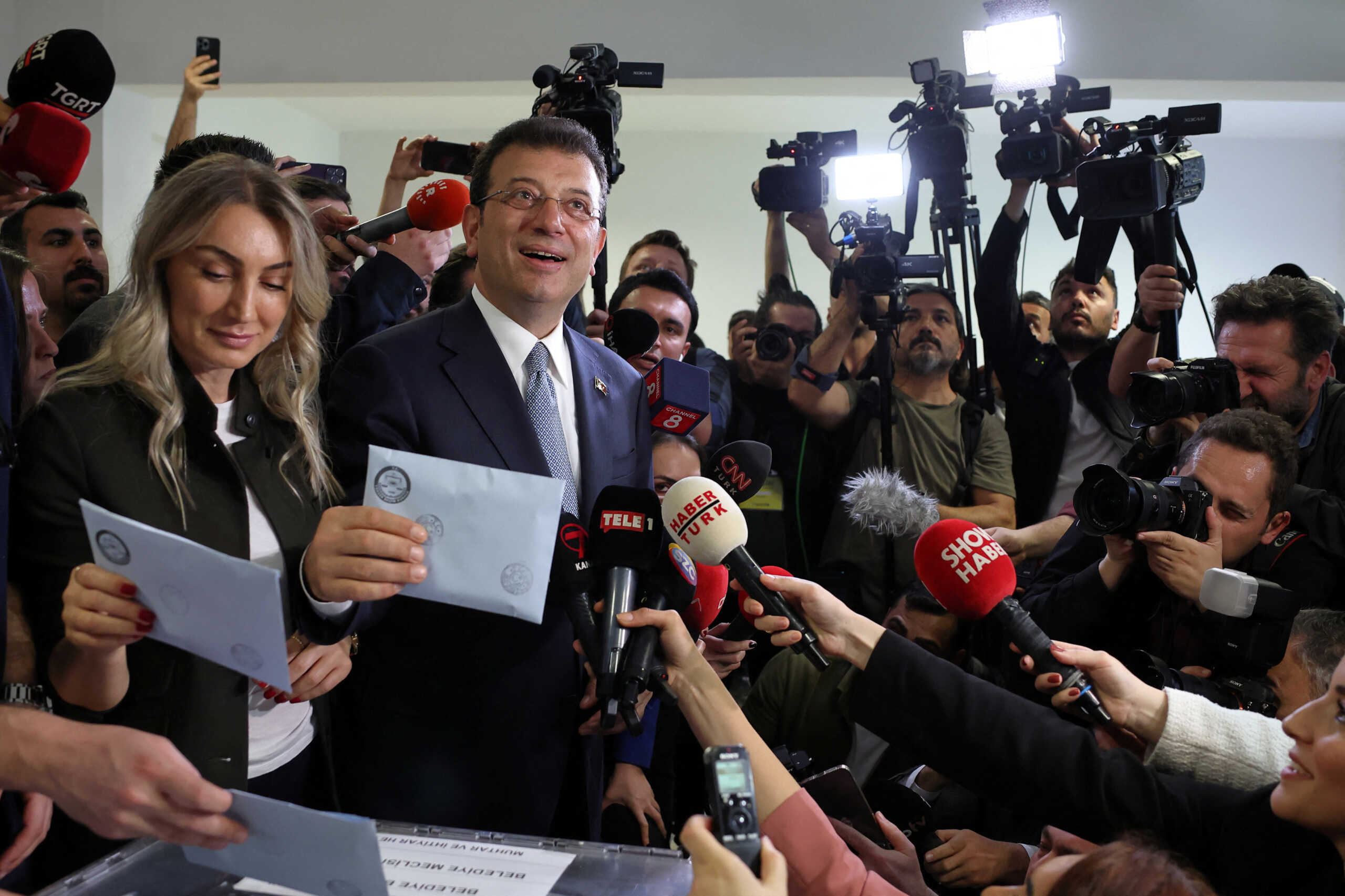 Istanbul Mayor Ekrem Imamoglu, mayoral candidate of the main opposition Republican People's Party (CHP), and his wife Dilek Imamoglu vote during the local elections in Istanbul, Turkey March 31, 2024. REUTERS