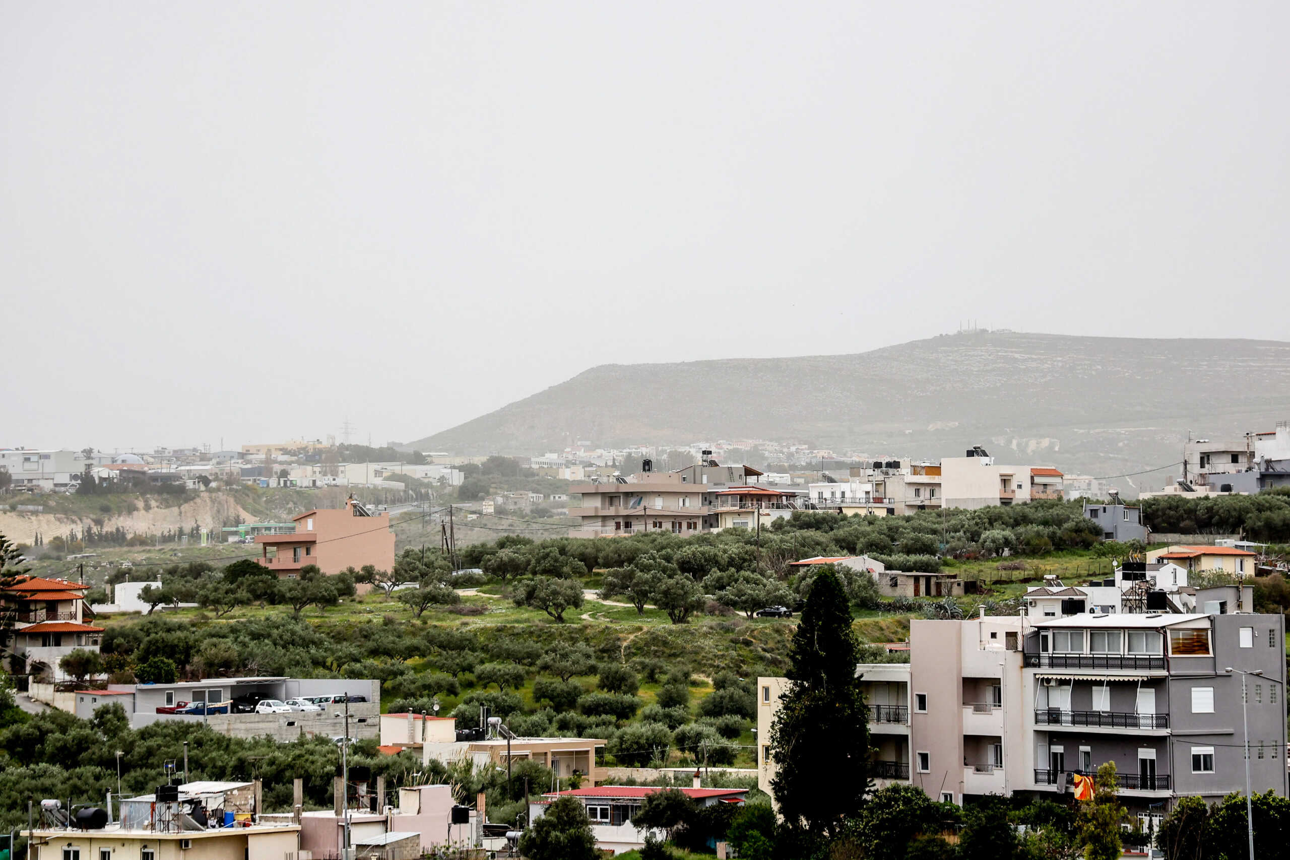 Αφρικανική σκόνη στο Ηράκλειο Κρήτης.  Πέμπτη 28 Μαρτίου 2024  (ΣΤΕΦΑΝΟΣ ΡΑΠΑΝΗΣ