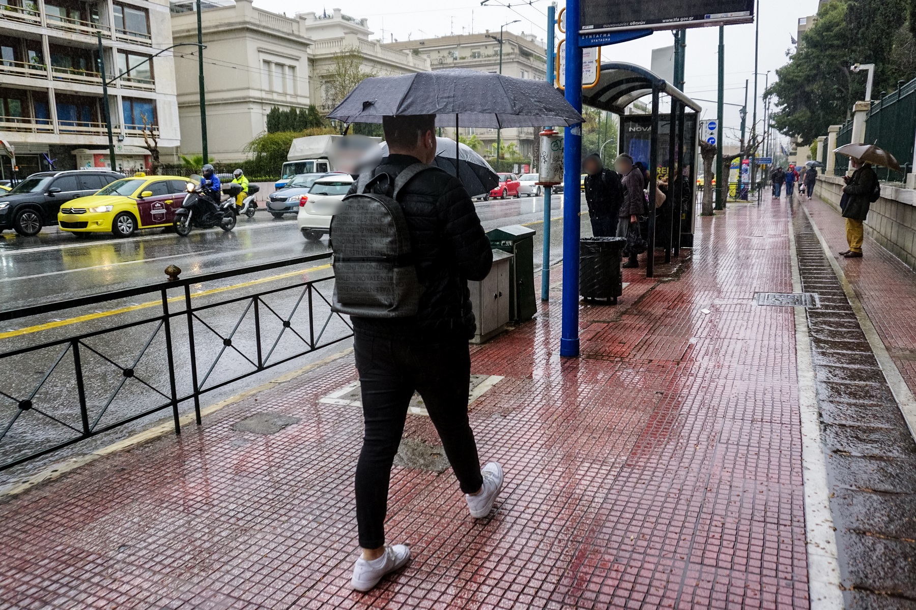 ΒΡΟΧΗ ΣΤΟ ΚΕΝΤΡΟ ΤΗΣ ΑΘΗΝΑΣ Δευτέρα 3 Απριλίου 2023  (ΓΙΩΡΓΟΣ ΚΟΝΤΑΡΙΝΗΣ