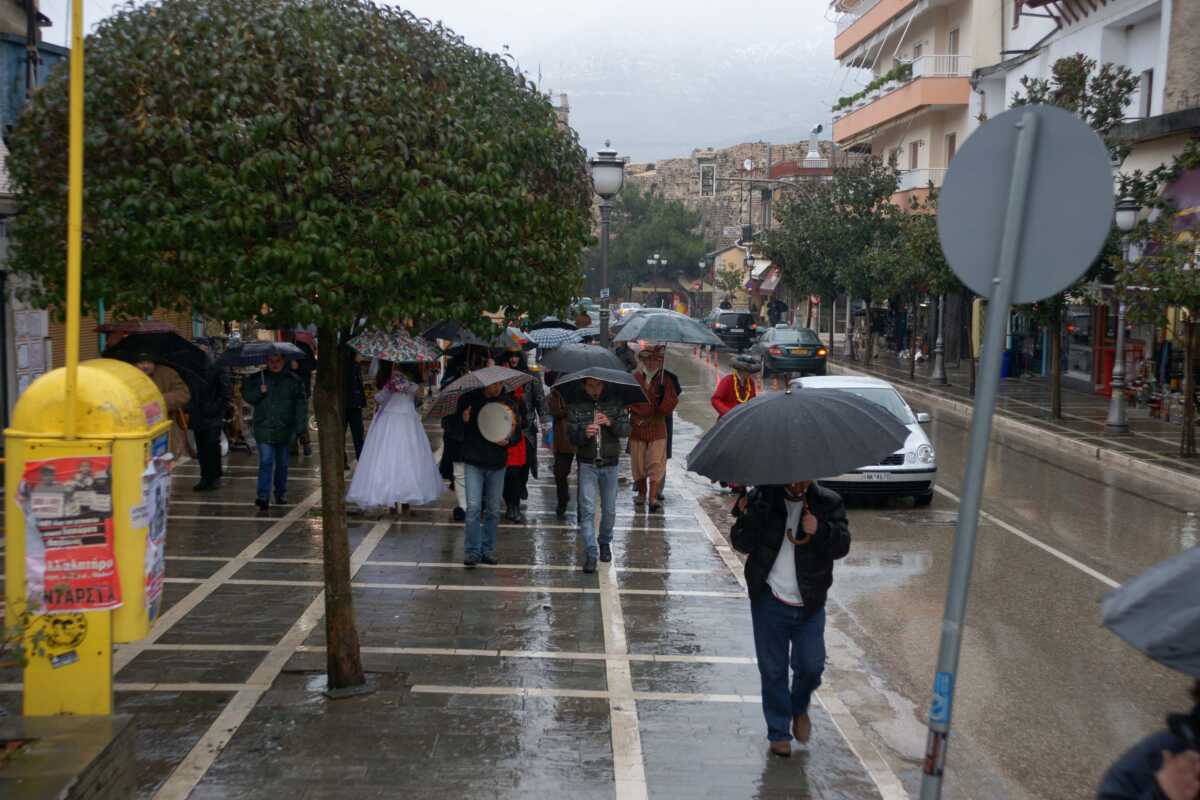 Καιρός σήμερα: Σε ποιες περιοχές θα βρέξει από το μεσημέρι – Στους 19 βαθμούς κελσίου η θερμοκρασία