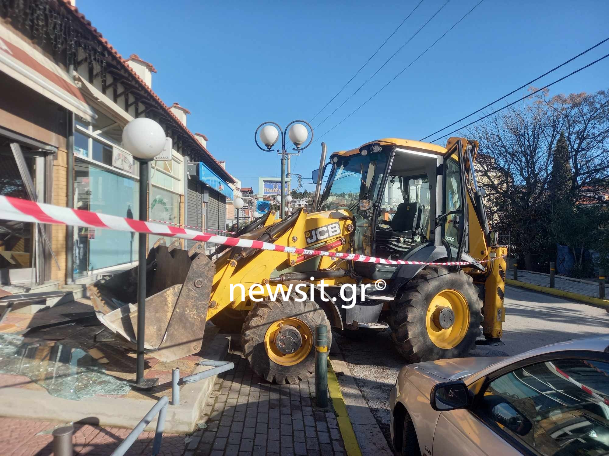 Καπανδρίτι: Νέα στοιχεία για την απόπειρα διάρρηξης με τη μπουλντόζα – Χρηματοκιβώτιο στο στόχαστρο των δραστών